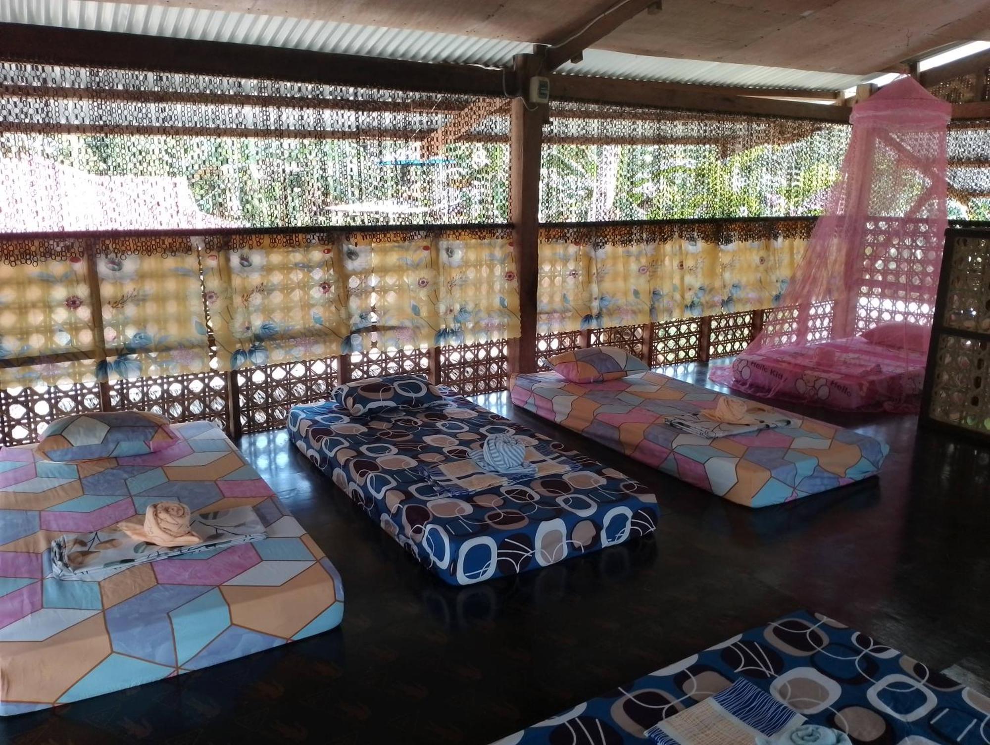 Lhoyjean Garden Hostel Batuan Экстерьер фото