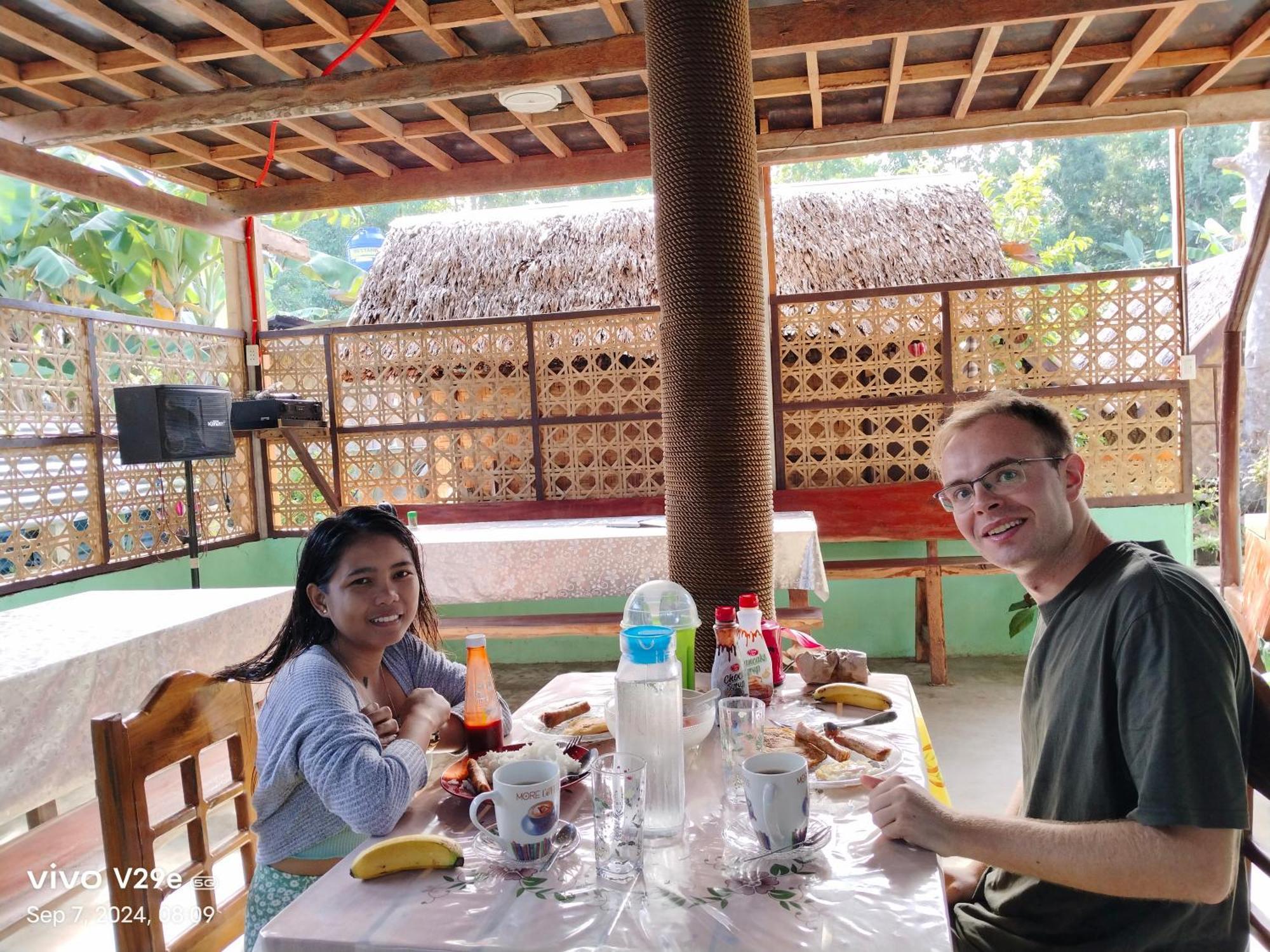 Lhoyjean Garden Hostel Batuan Экстерьер фото