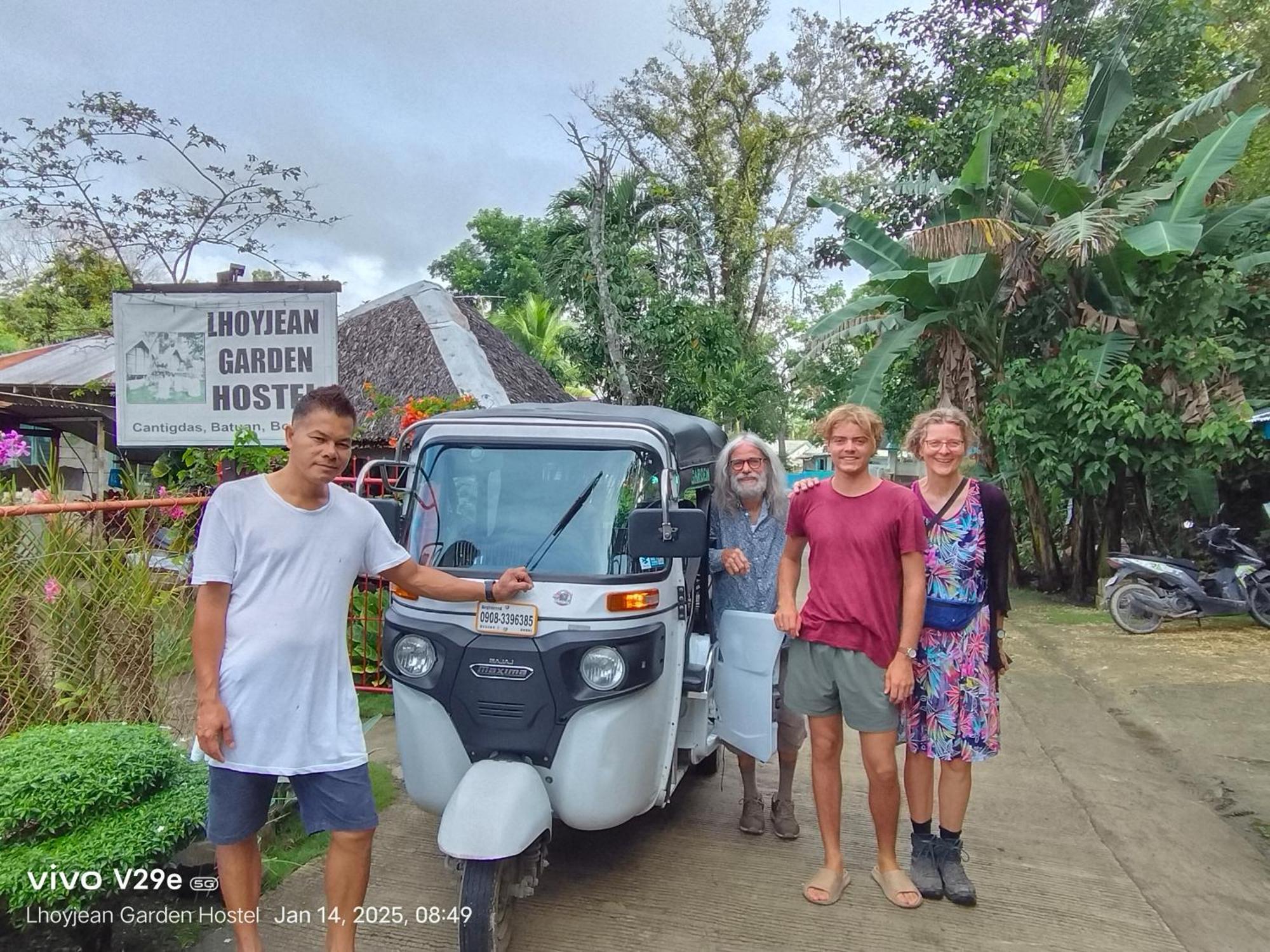 Lhoyjean Garden Hostel Batuan Экстерьер фото