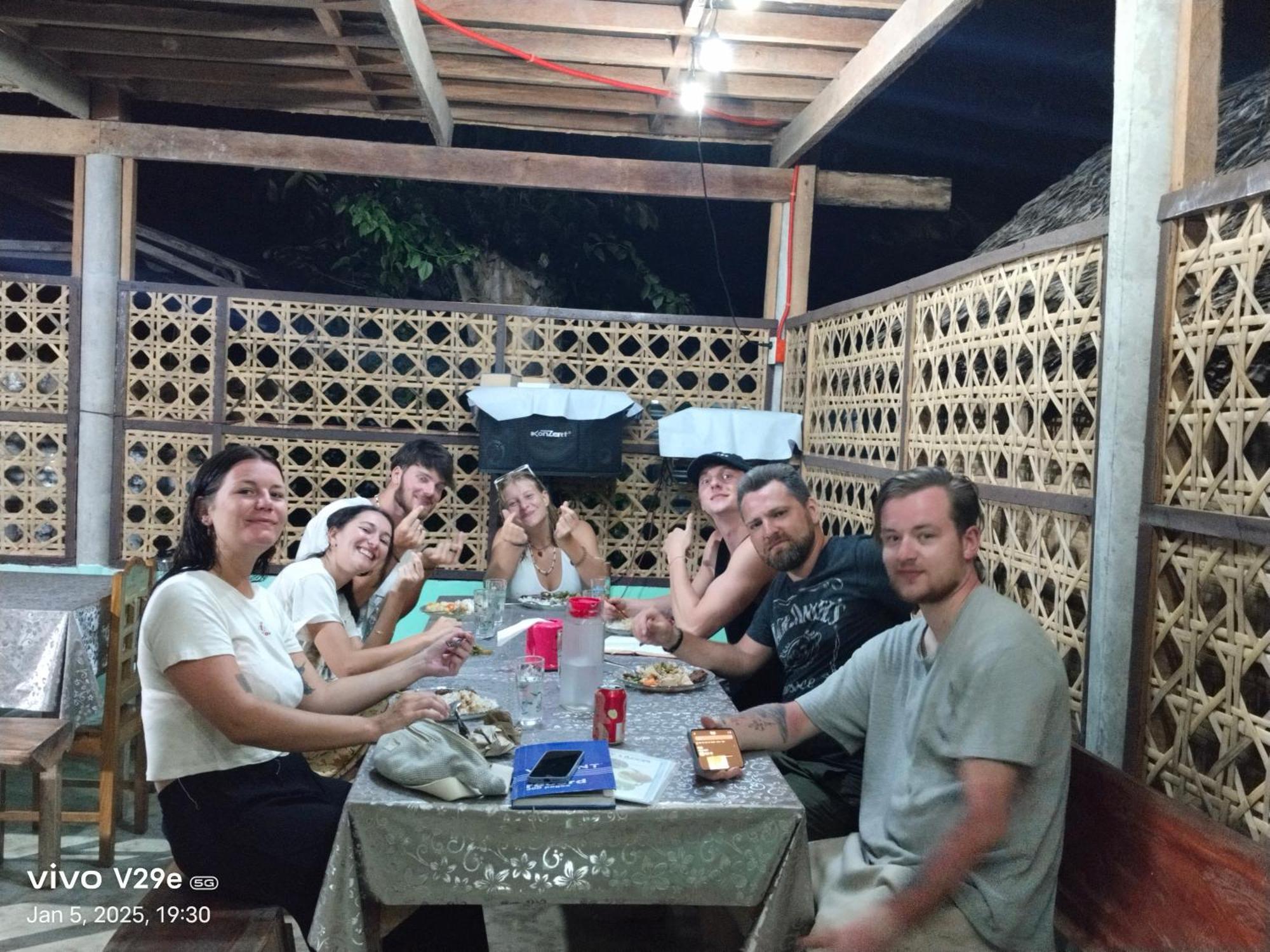 Lhoyjean Garden Hostel Batuan Экстерьер фото